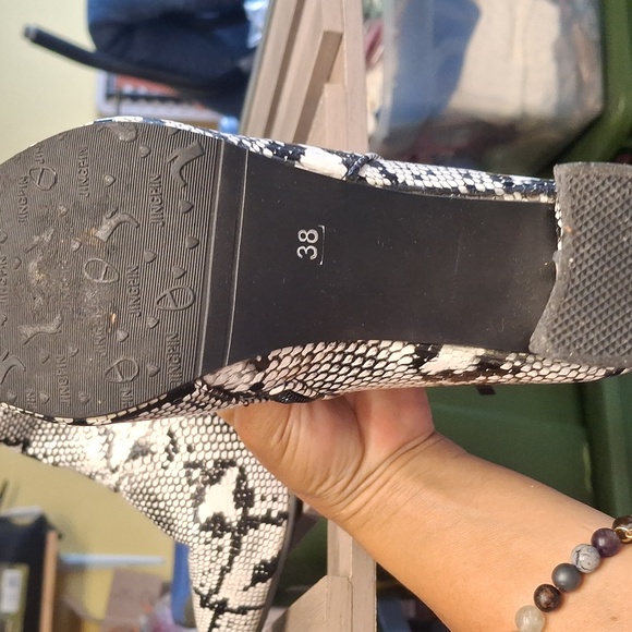 Snakeskin Patterned Ankle Boots - Picture 3 of 8